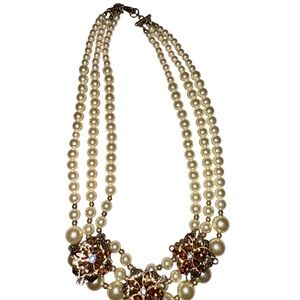 Elegant Pearl and Gold Cluster Rhinestone Floral Necklace